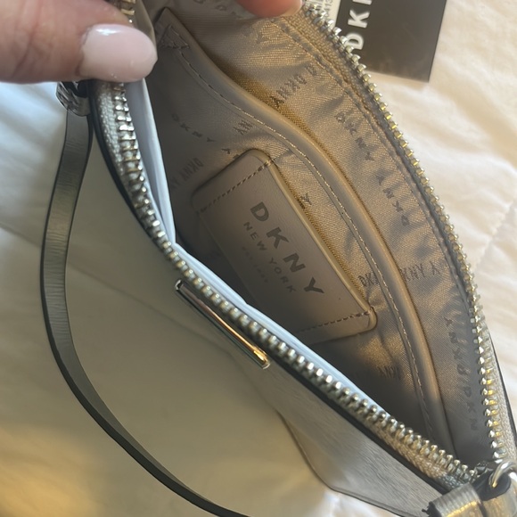 DKNY WRISTLET - Picture 3 of 3